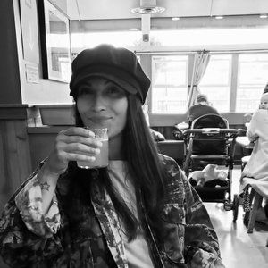 Meet your Posher, Ayse